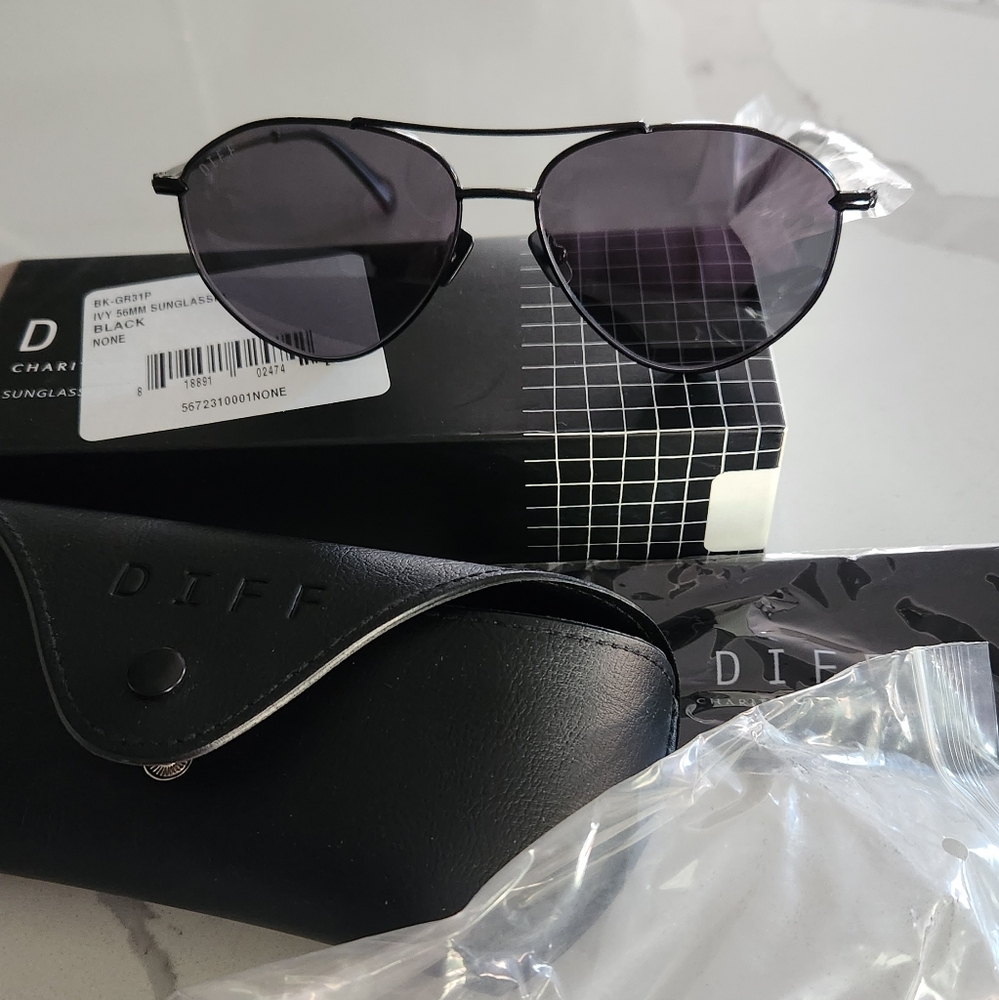 DIFF  Ivy 56mm Polarized Aviator Sunglasses- Black/ Dark Smoke - Picture 6 of 7